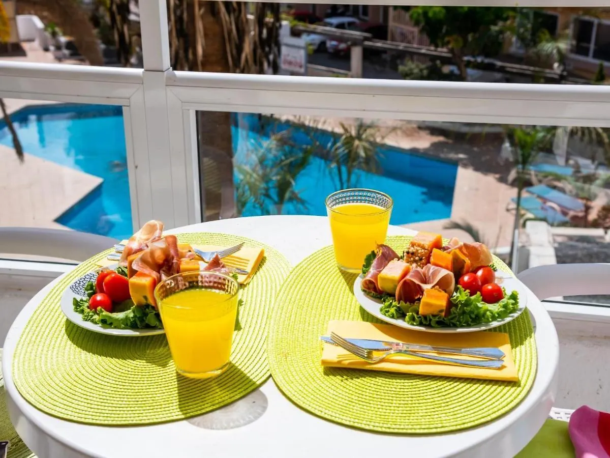 302 Modern, Light, Comfortable Studio With Swimming Pool Playa de las Américas Spanje